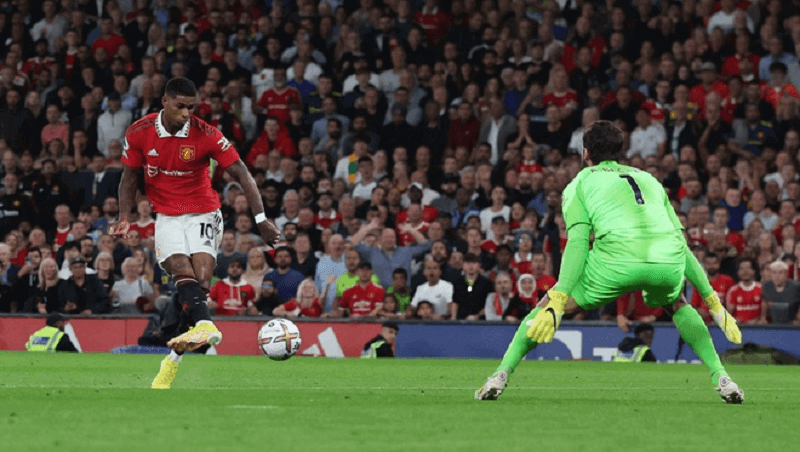 Manchester United thắng Liverpool 2-1