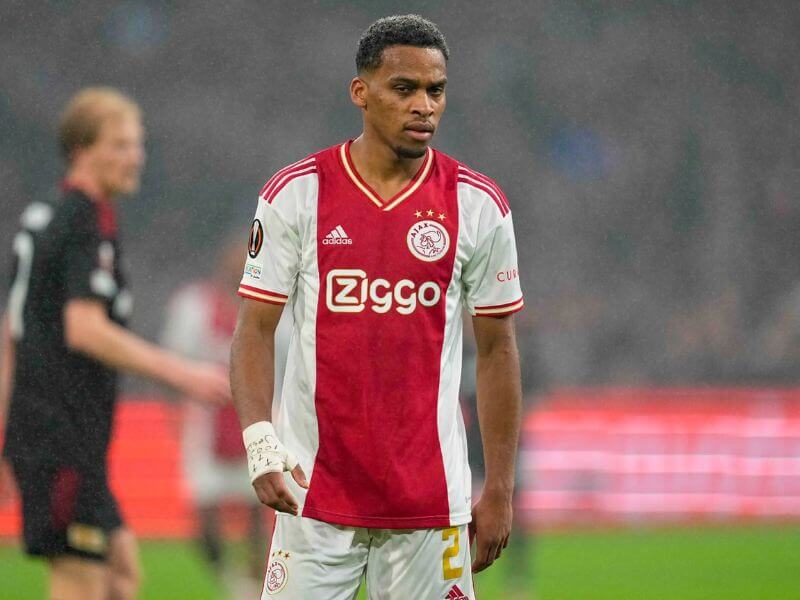 Ajax bán Jurrien Timber với giá 47 triệu Euro